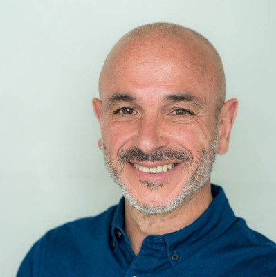 Tahar Aberkanen Gerente de proyectos especializado en éxito del cliente y coordinación de proyectos.